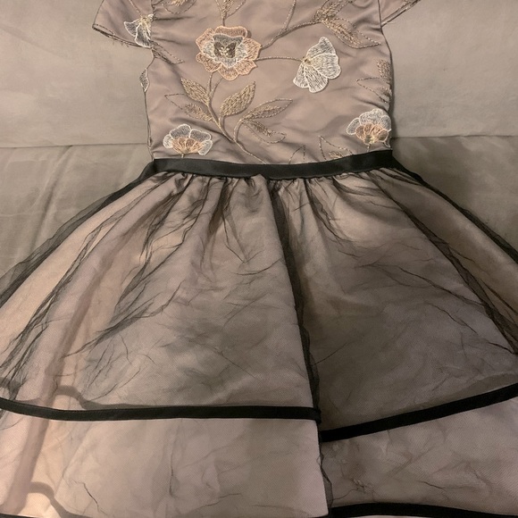 Two formal dresses for her 👗 perfect for any special formal occasion